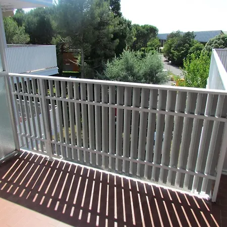 Lovely Flat With Ac In A With Pool Bibione