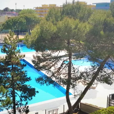 Lovely Flat With Ac In A With Pool *