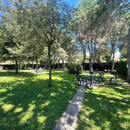 Lovely Flat With Ac In A With Pool