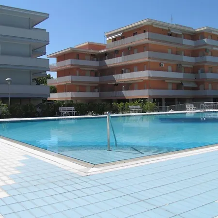 Lovely Flat With In A Pool Paradise ビビオーネ