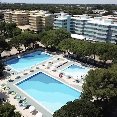 Lovely Flat With In A Pool Paradise